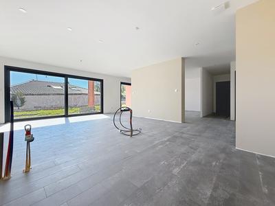 Maison - 220 m² - 8 pièces