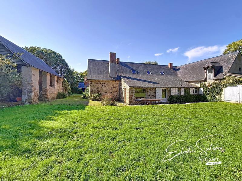 Maison - 270 m² - 10 pièces