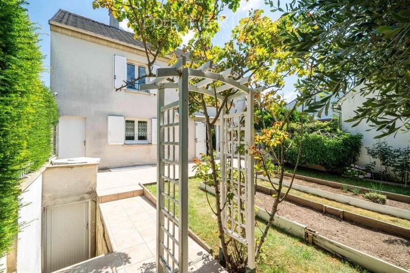 Maison - 230 m² - 5 pièces