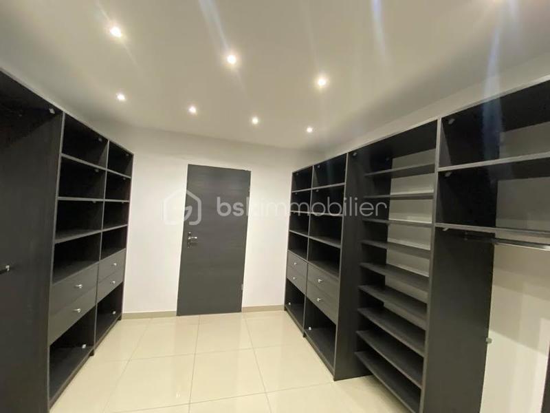 Propriété - 280 m² - 7 pièces