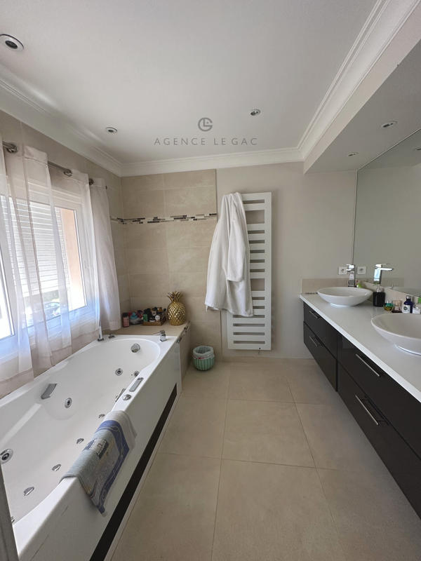 Villa - 196 m² - 5 pièces