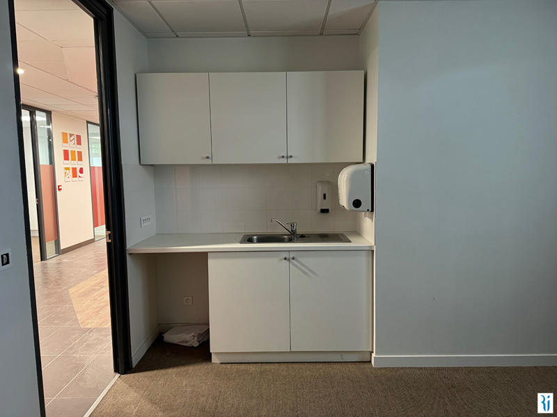 Local d'activité / Entrepôt - 140 m²