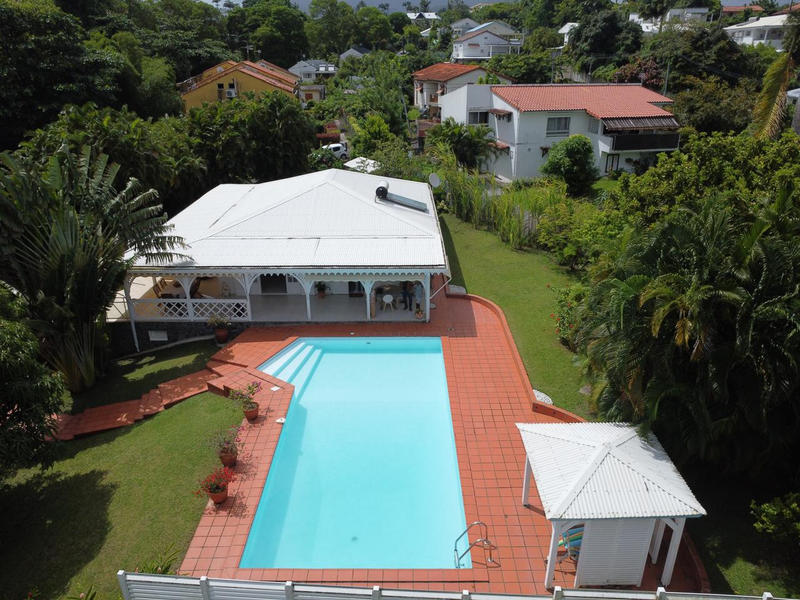 Maison - 285 m² - 5 pièces