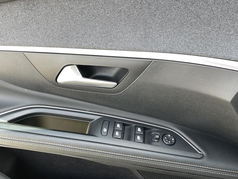 Peugeot 5008 1.2l essence 130 Eat8 s&amp;S Gt Line 1ère main
