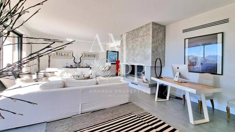 Propriété - 525 m² - 8 pièces