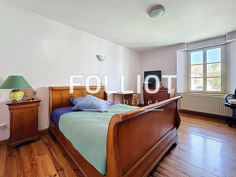 Maison - 302 m² - 16 pièces