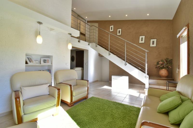 Propriété - 180 m² - 10 pièces