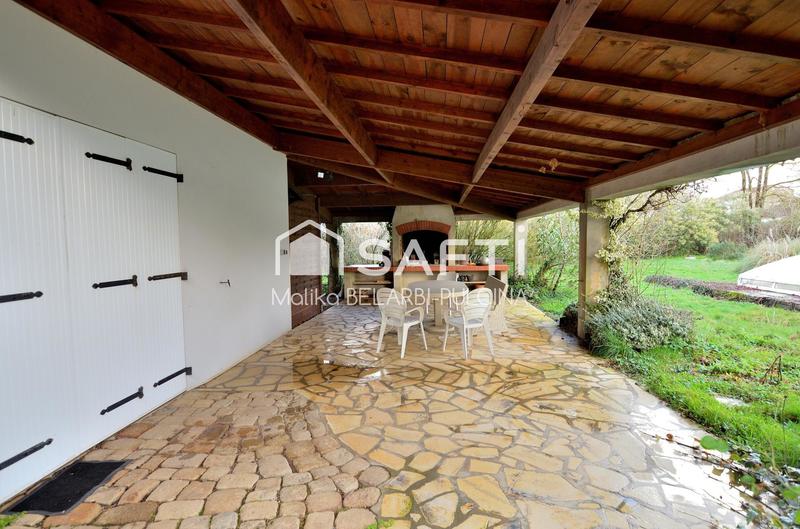 Maison - 201 m² - 7 pièces