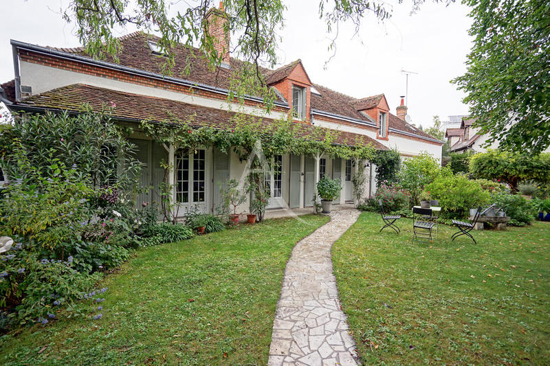 Maison - 200 m² - 6 pièces