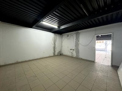 Local commercial - 72 m² - 2 pièces