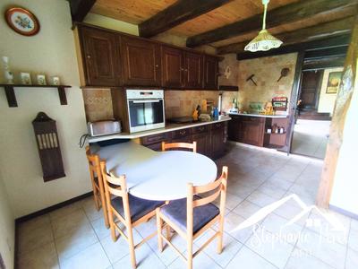 Maison - 210 m² - 6 pièces