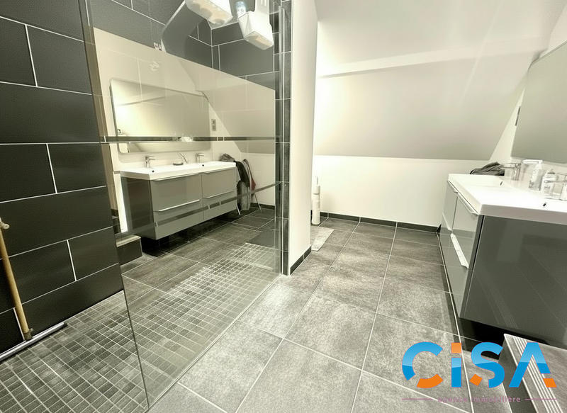 Maison traditionnelle - 135 m² - 6 pièces