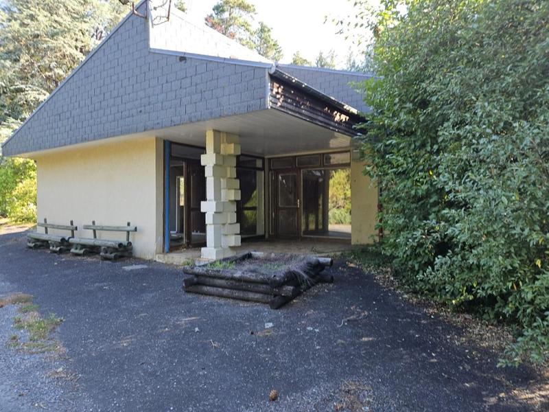 Propriété - 3 700 m² - 70 pièces