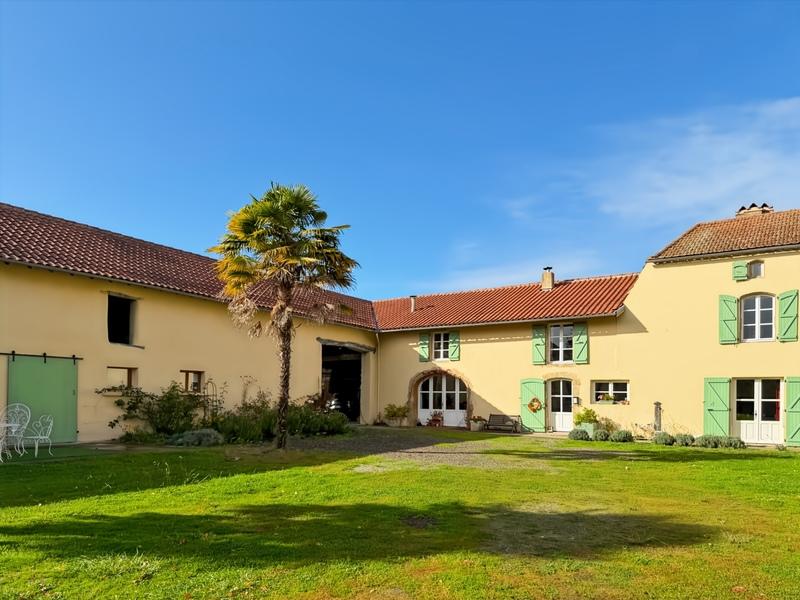 Maison - 387 m² - 8 pièces