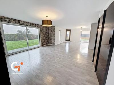 Maison - 205 m² - 7 pièces