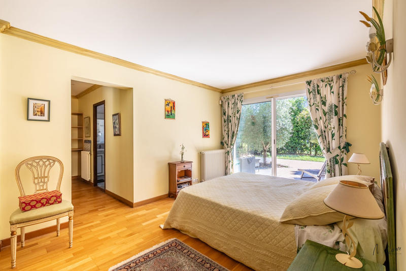 Maison - 219 m² - 5 pièces