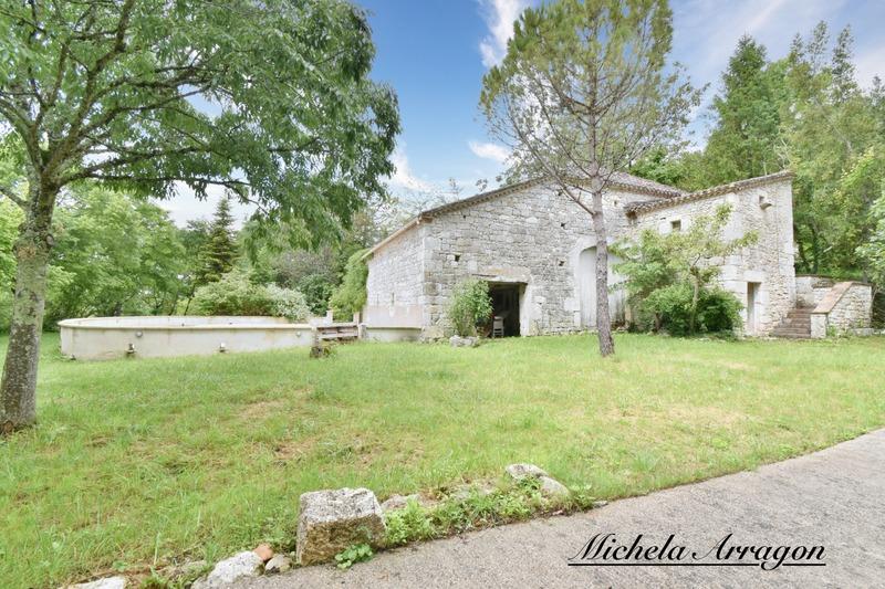 Maison en pierre - 252 m² - 5 pièces