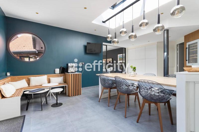 Maison - 315 m² - 8 pièces