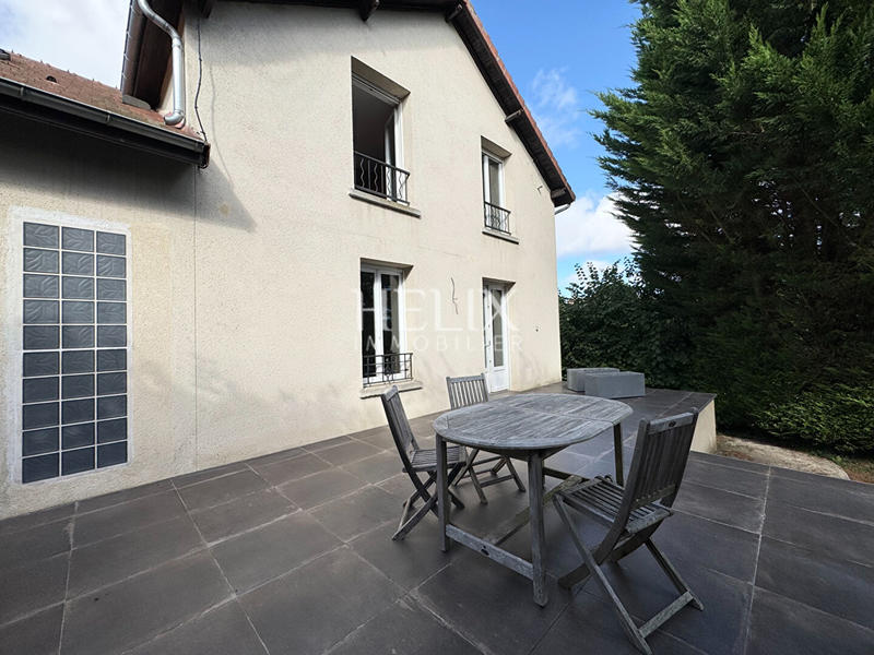 Maison - 163 m² - 9 pièces