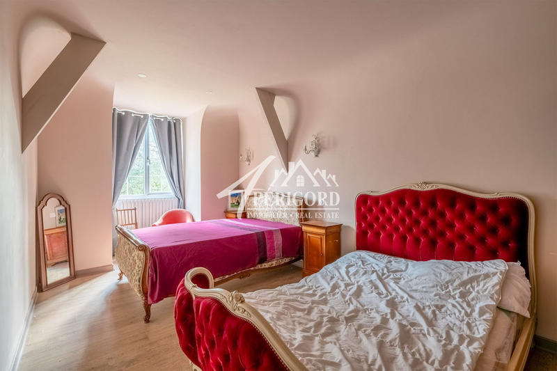 Maison traditionnelle - 227 m² - 10 pièces