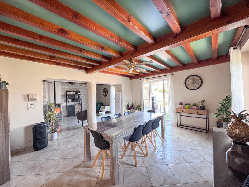 Maison - 209 m² - 7 pièces