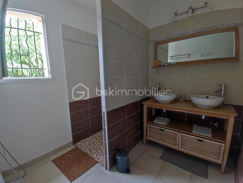 Villa - 100 m² - 5 pièces