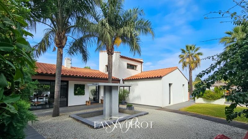 Maison - 205 m² - 6 pièces