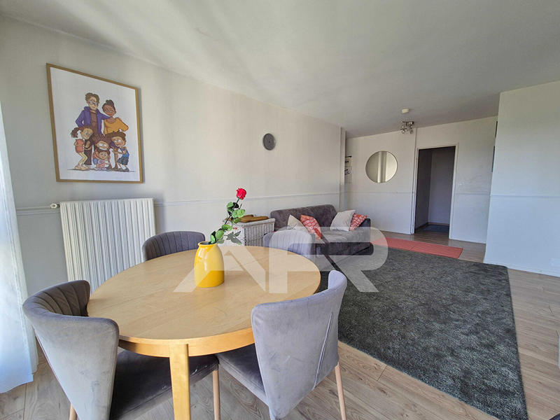 Appartement - 80 m² - 4 pièces