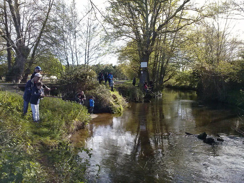 Initiation pêche à la truite enfants