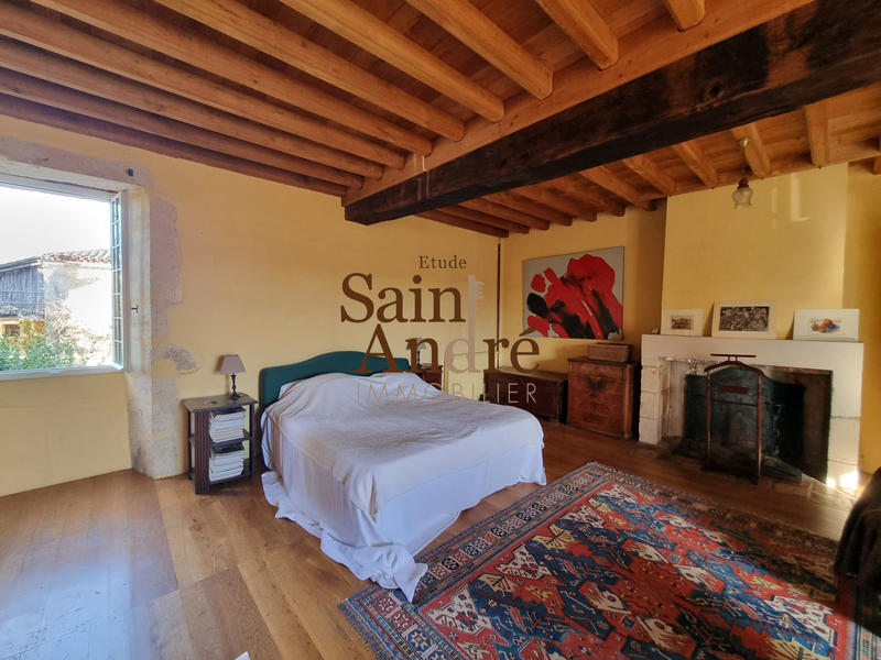 Maison - 365 m² - 7 pièces