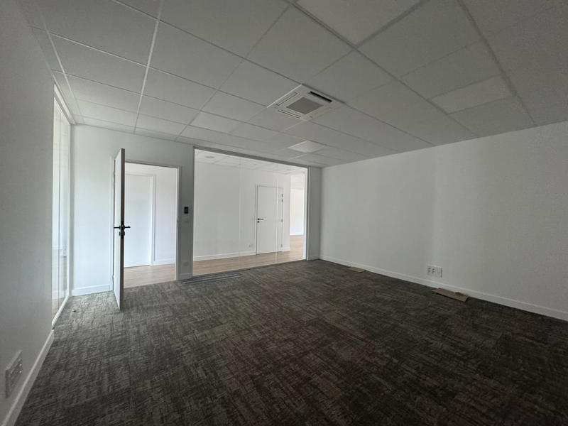 Bureau - 215 m²