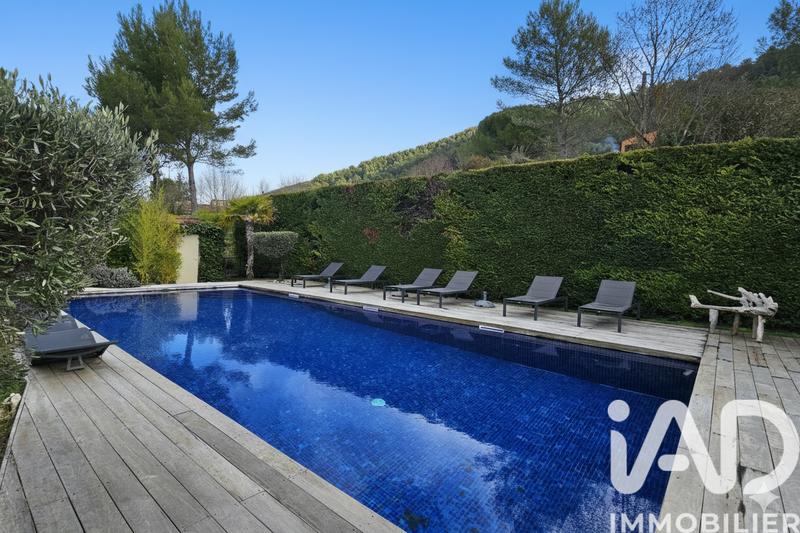 Maison - 200 m² - 5 pièces