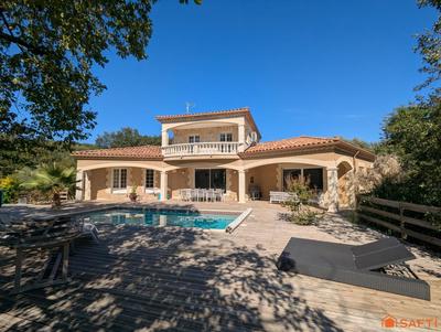 Maison - 327 m² - 7 pièces