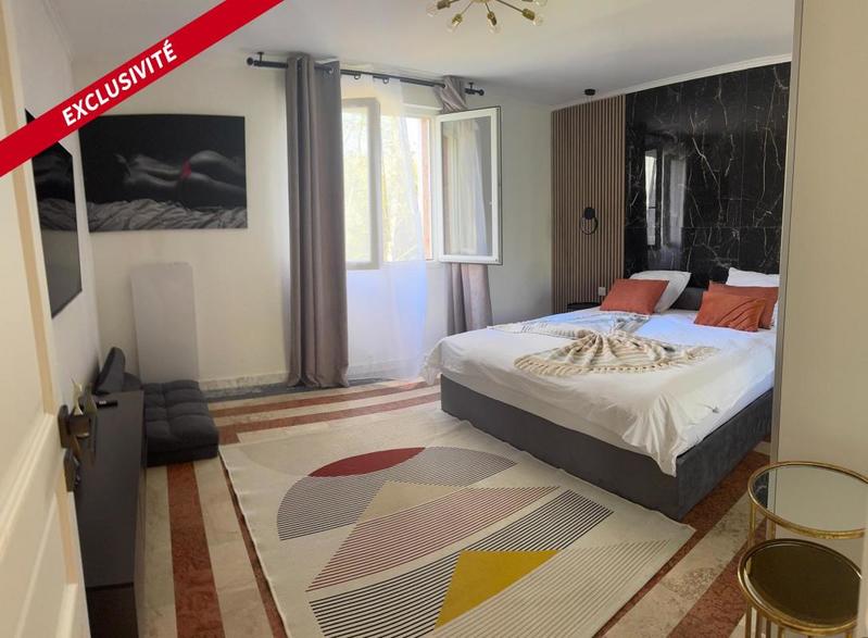 Demeure - 351 m² - 8 pièces