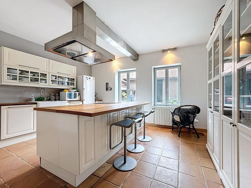 Maison traditionnelle - 347 m² - 12 pièces