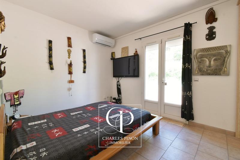 Villa - 289 m² - 9 pièces