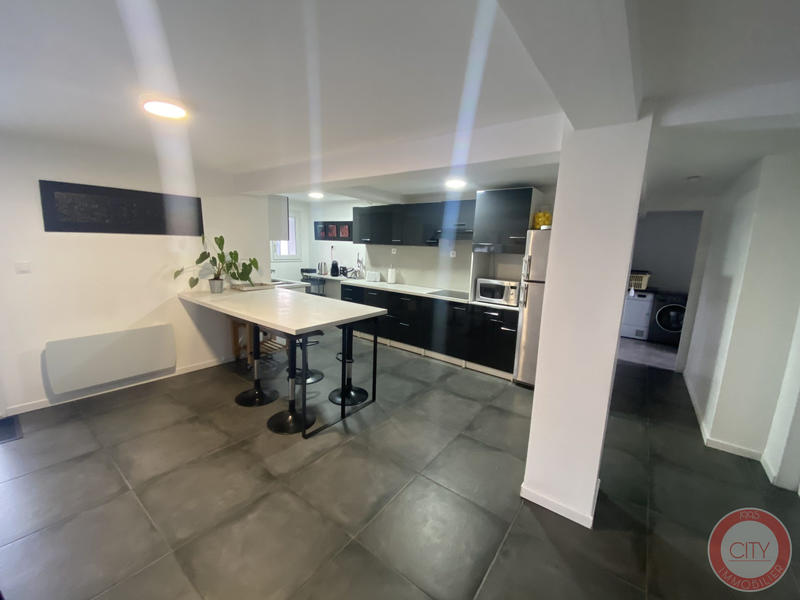 Maison traditionnelle - 223 m² - 9 pièces