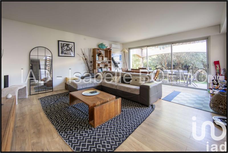 Maison - 216 m² - 9 pièces