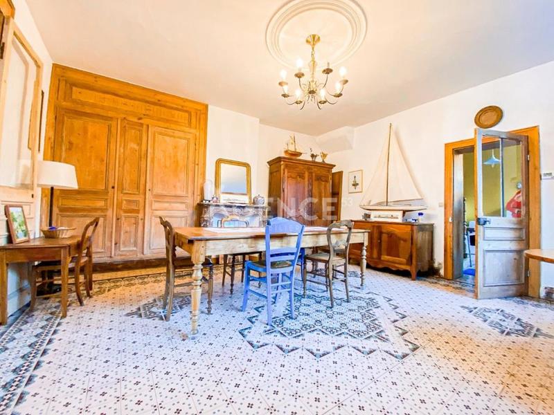 Maison bourgeoise - 242 m² - 8 pièces