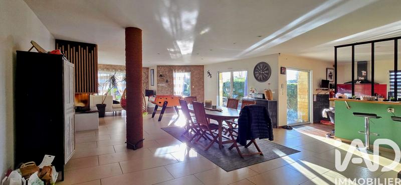 Maison - 255 m² - 6 pièces