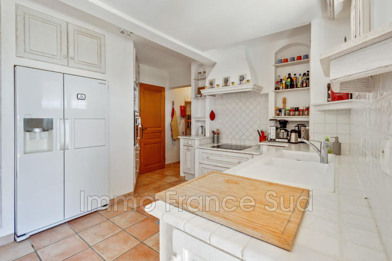 Villa - 215 m² - 6 pièces