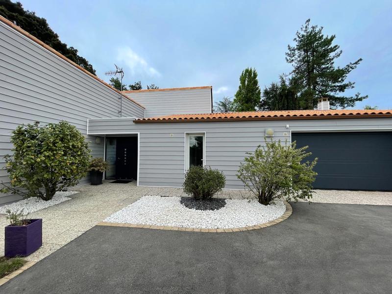 Villa - 213 m² - 6 pièces