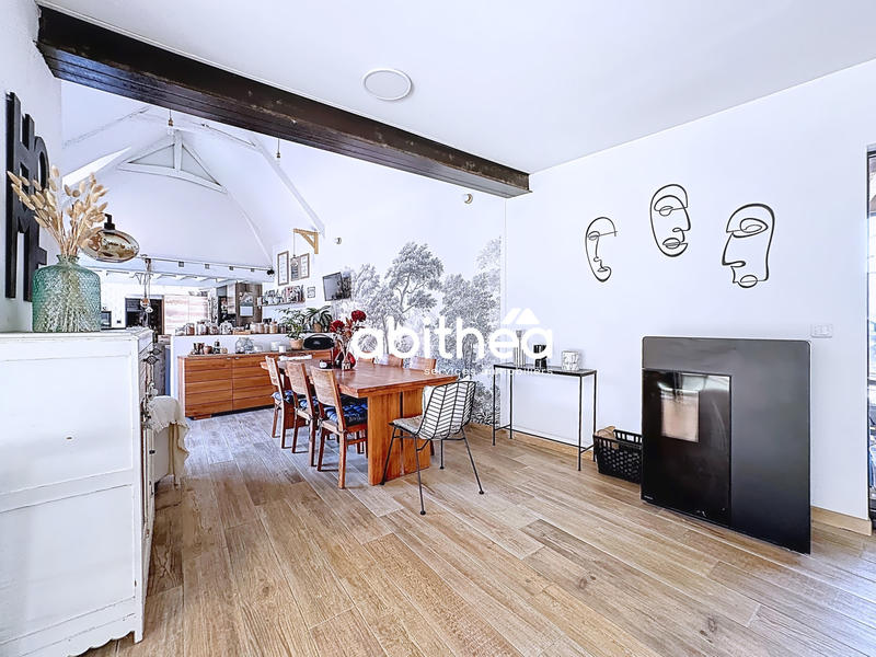 Maison - 275 m² - 8 pièces