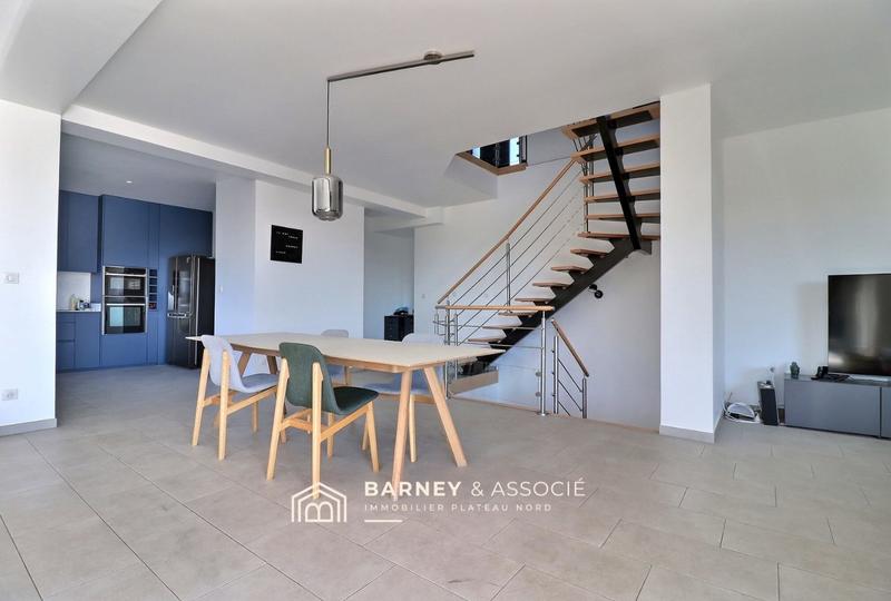 Maison - 220 m² - 7 pièces