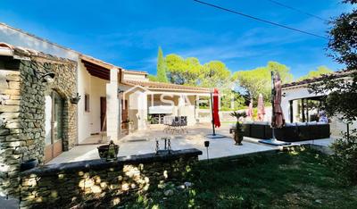 Villa - 242 m² - 6 pièces