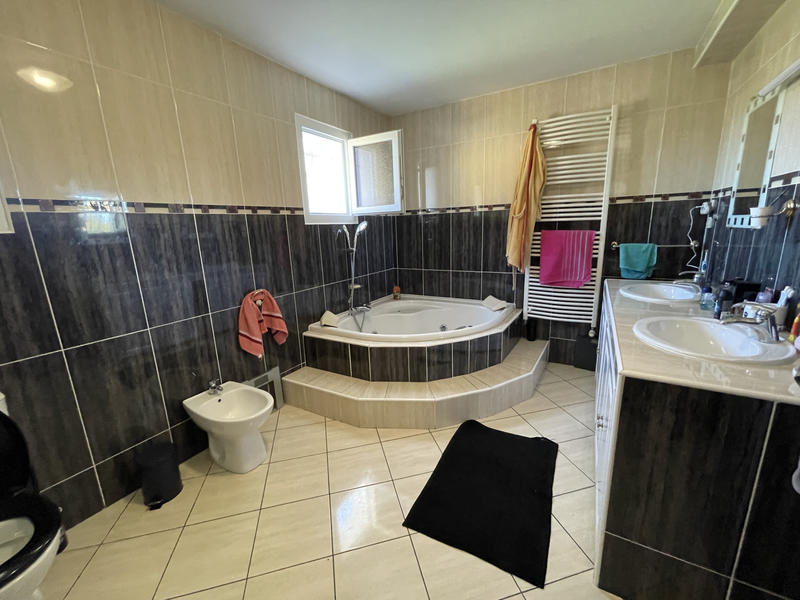 Maison - 187 m² - 7 pièces