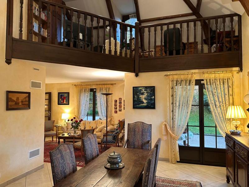 Maison - 225 m² - 6 pièces