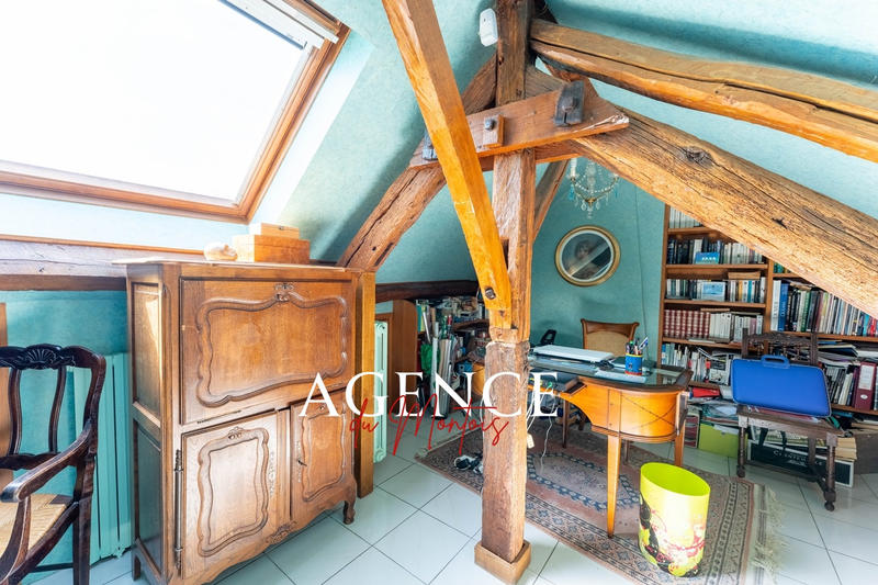 Maison - 203 m² - 7 pièces