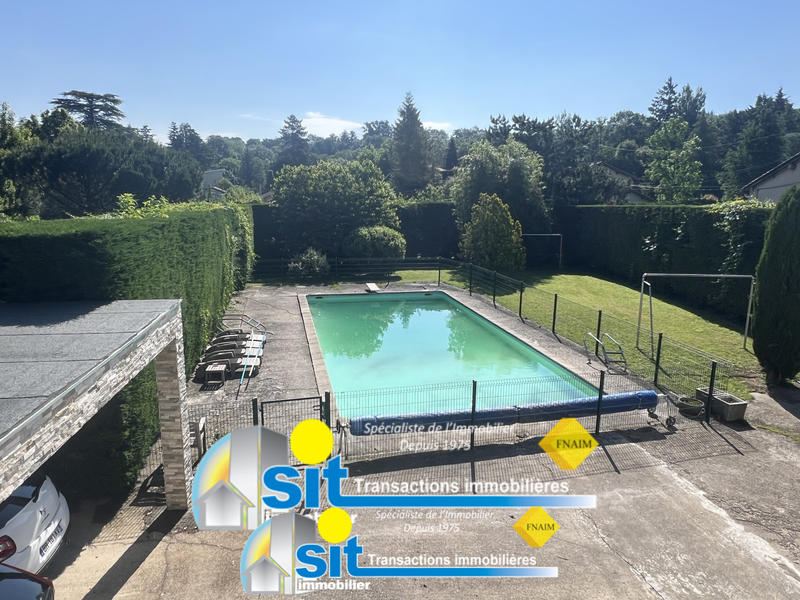 Maison - 270 m² - 9 pièces