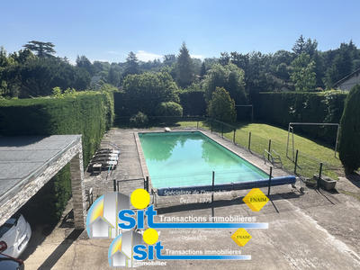 Maison - 270 m² - 9 pièces